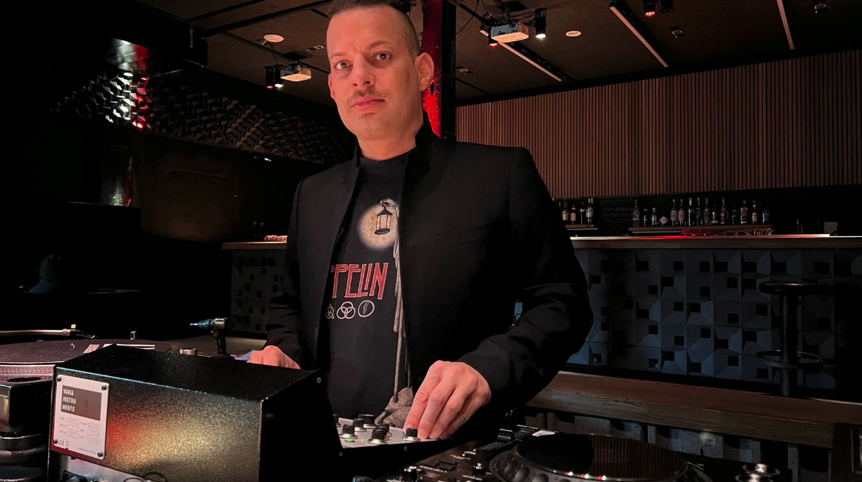 DJ Tobi auf der Bühne